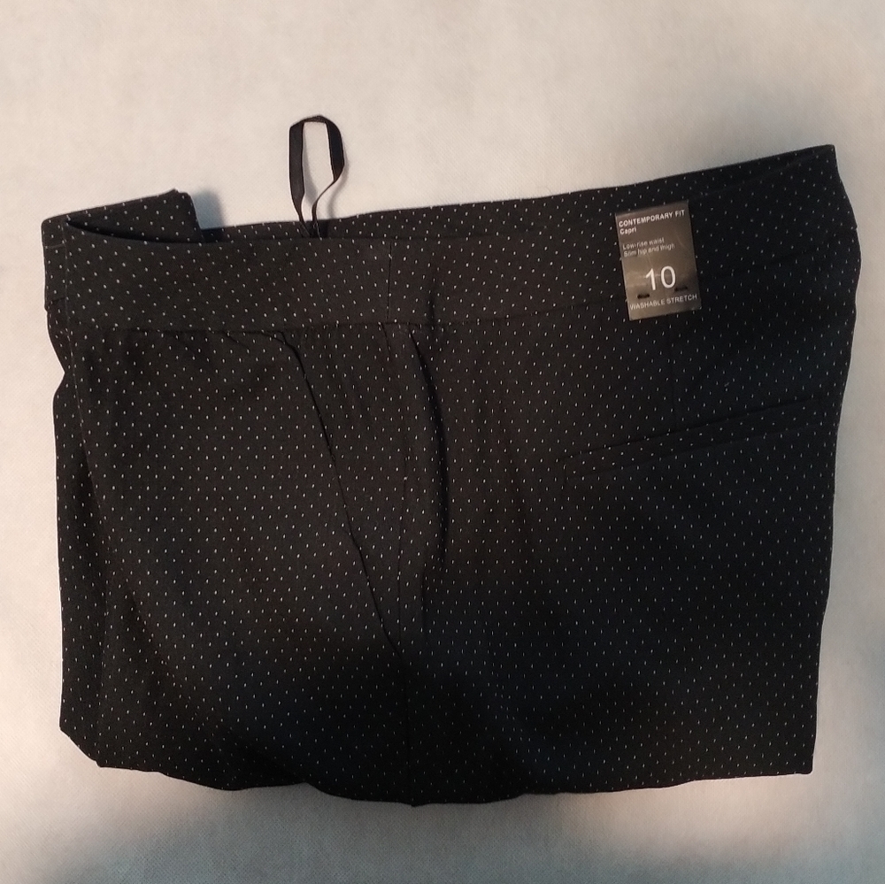 Amanda & Chelsea Contemporary Fit Capri Pants